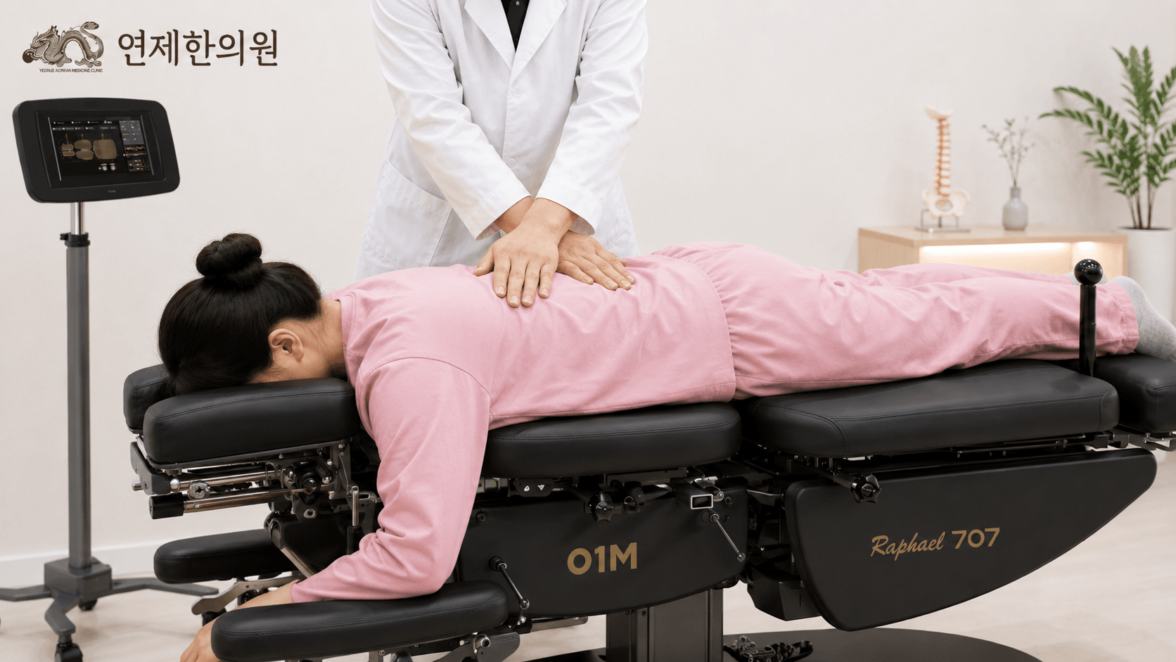 /images/02-korean-medicine/km-chuna-hero.png 추나치료 대표 이미지